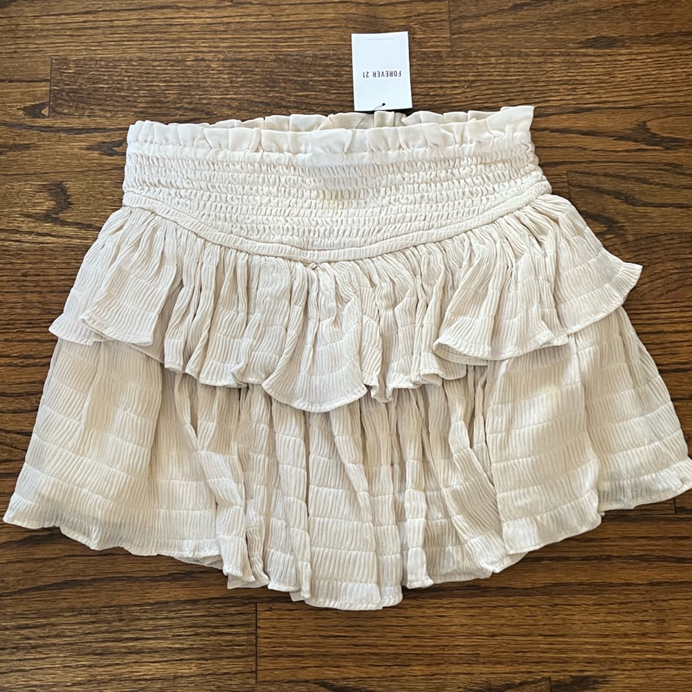 🚨NWT🚨Tan beige ruffle skirt